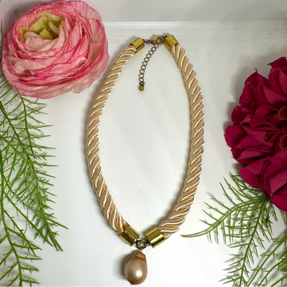 VINTAGE⚜️Satin Rope Choker Necklace With Real Baroque Pearl - Picture 2 of 8
